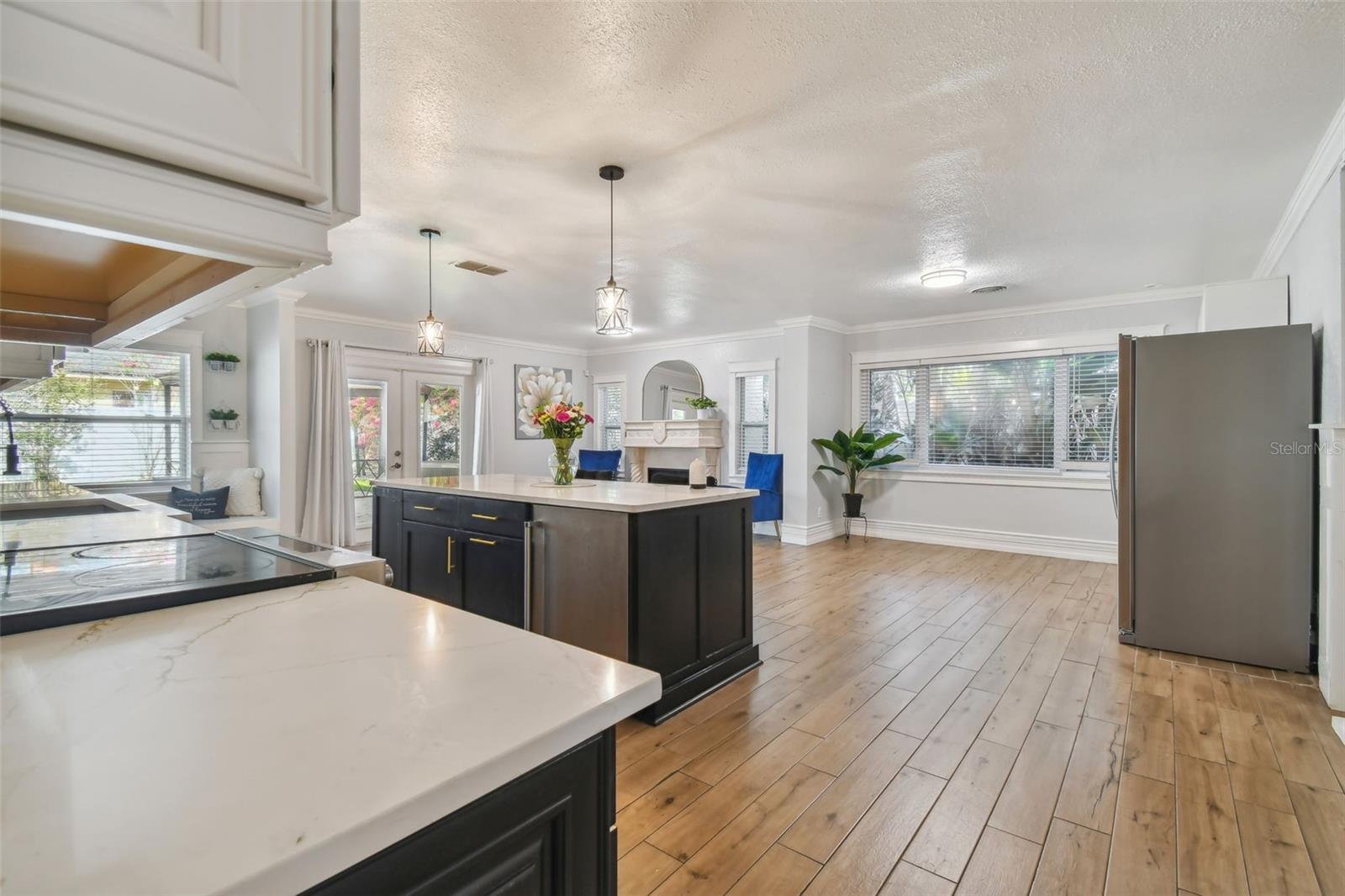 Listing photo id 5 for 2790 Pinellas Point Drive S