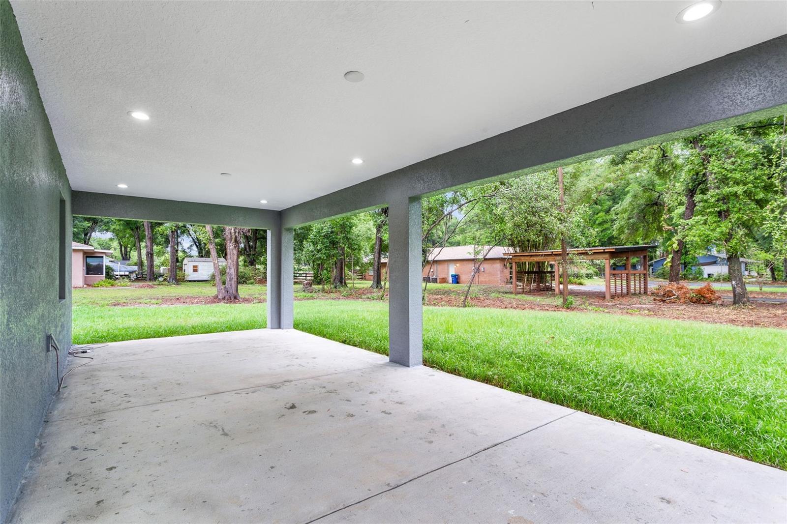 Listing photo id 22 for 11734 Orange Court