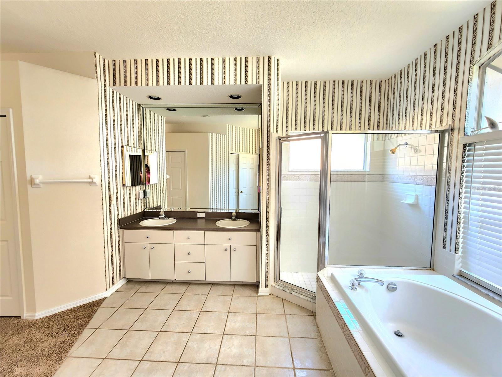 Listing photo id 21 for 1820 South Ridge Drive