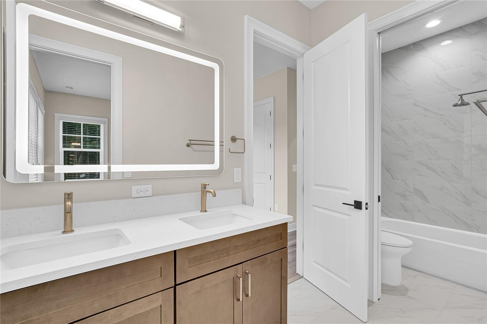 Image 40 of 71 For 2823 4th Avenue N