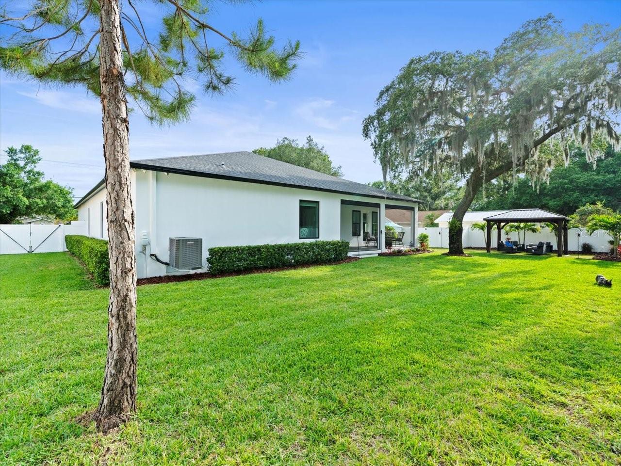 Listing photo id 74 for 3211 Moran Road