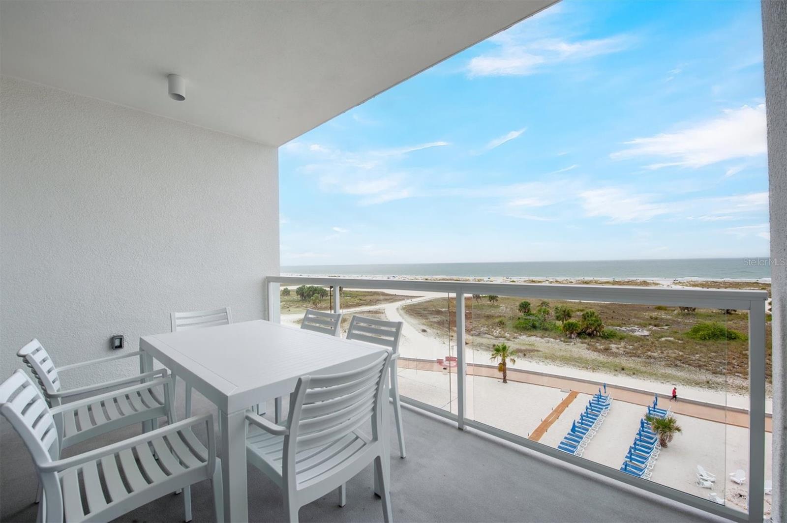 Listing photo id 11 for 11500 Gulf Boulevard 610