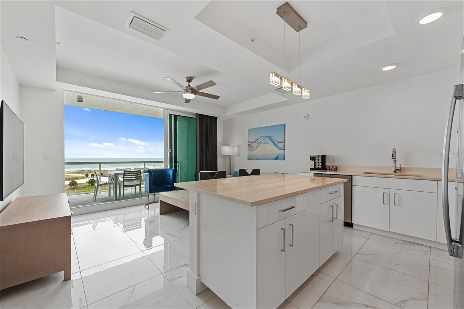 Listing photo id 0 for 11500 Gulf Boulevard 610