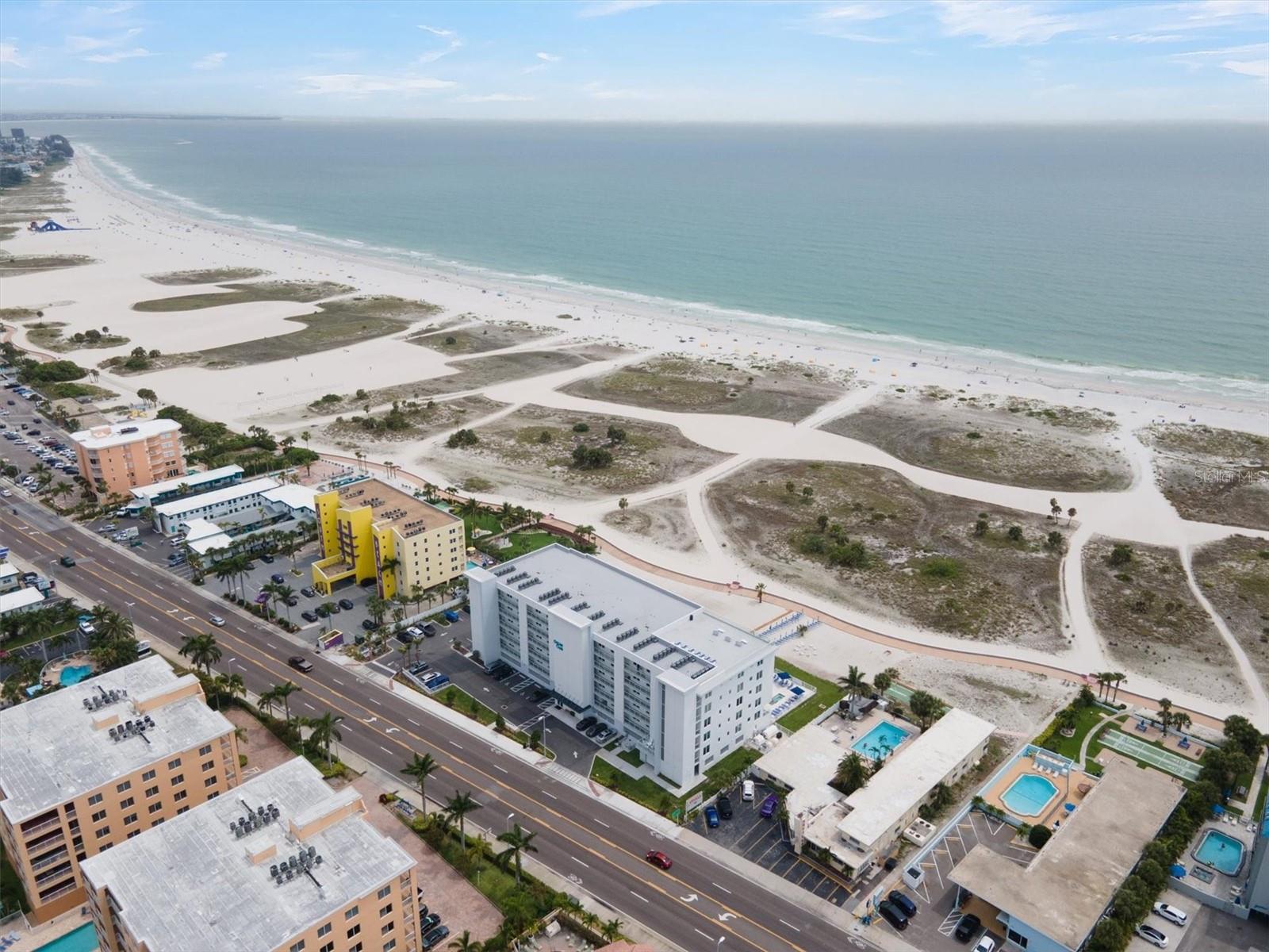 Listing photo id 31 for 11500 Gulf Boulevard 610