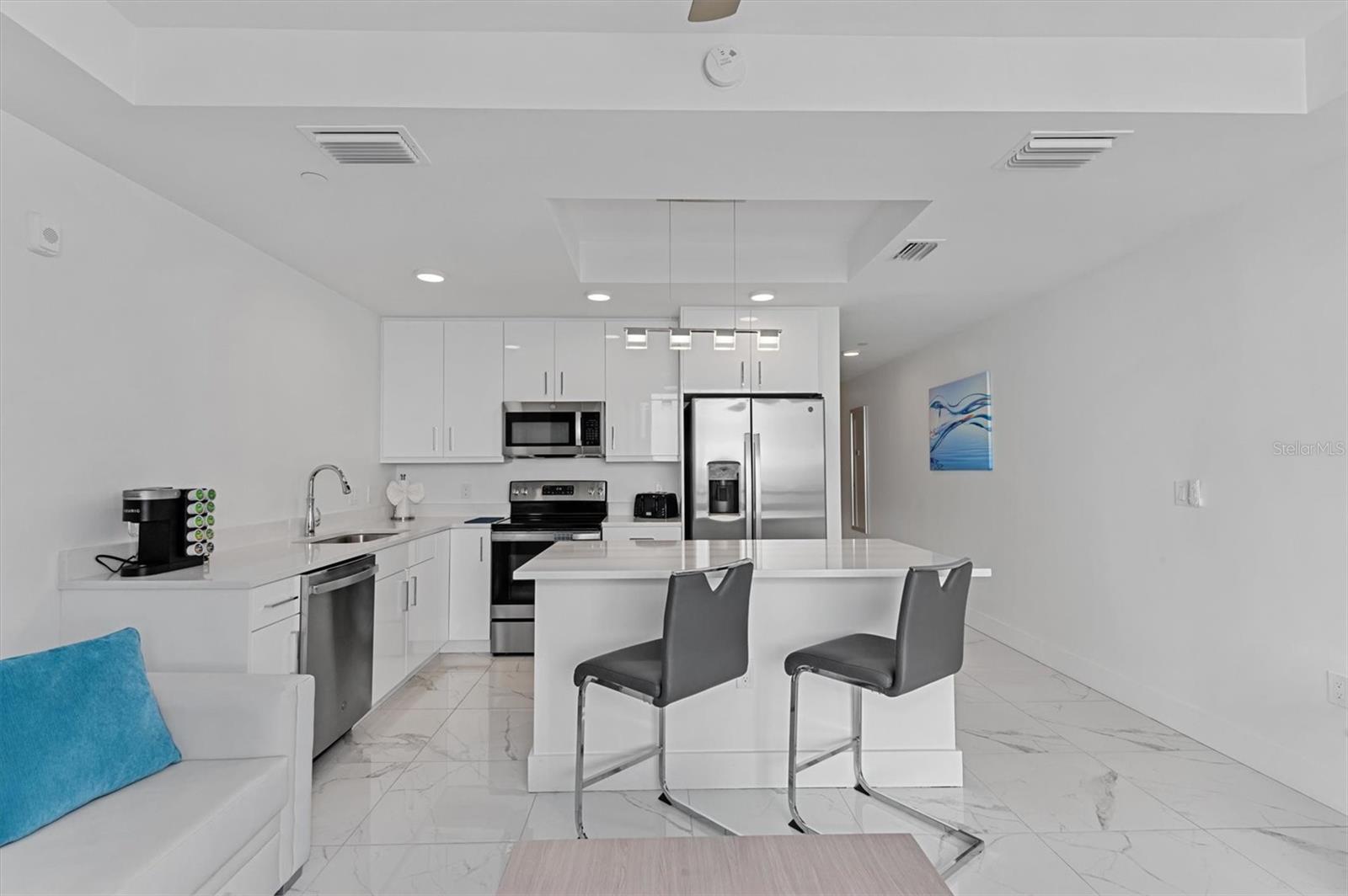 Listing photo id 2 for 11500 Gulf Boulevard 610