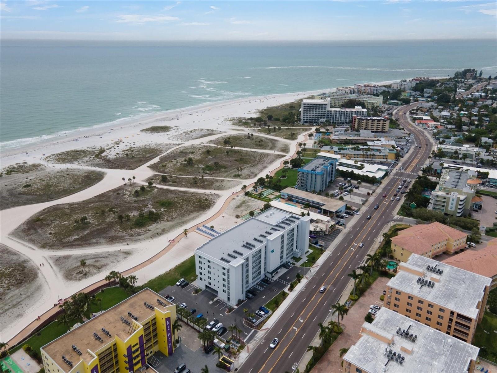 Listing photo id 39 for 11500 Gulf Boulevard 610