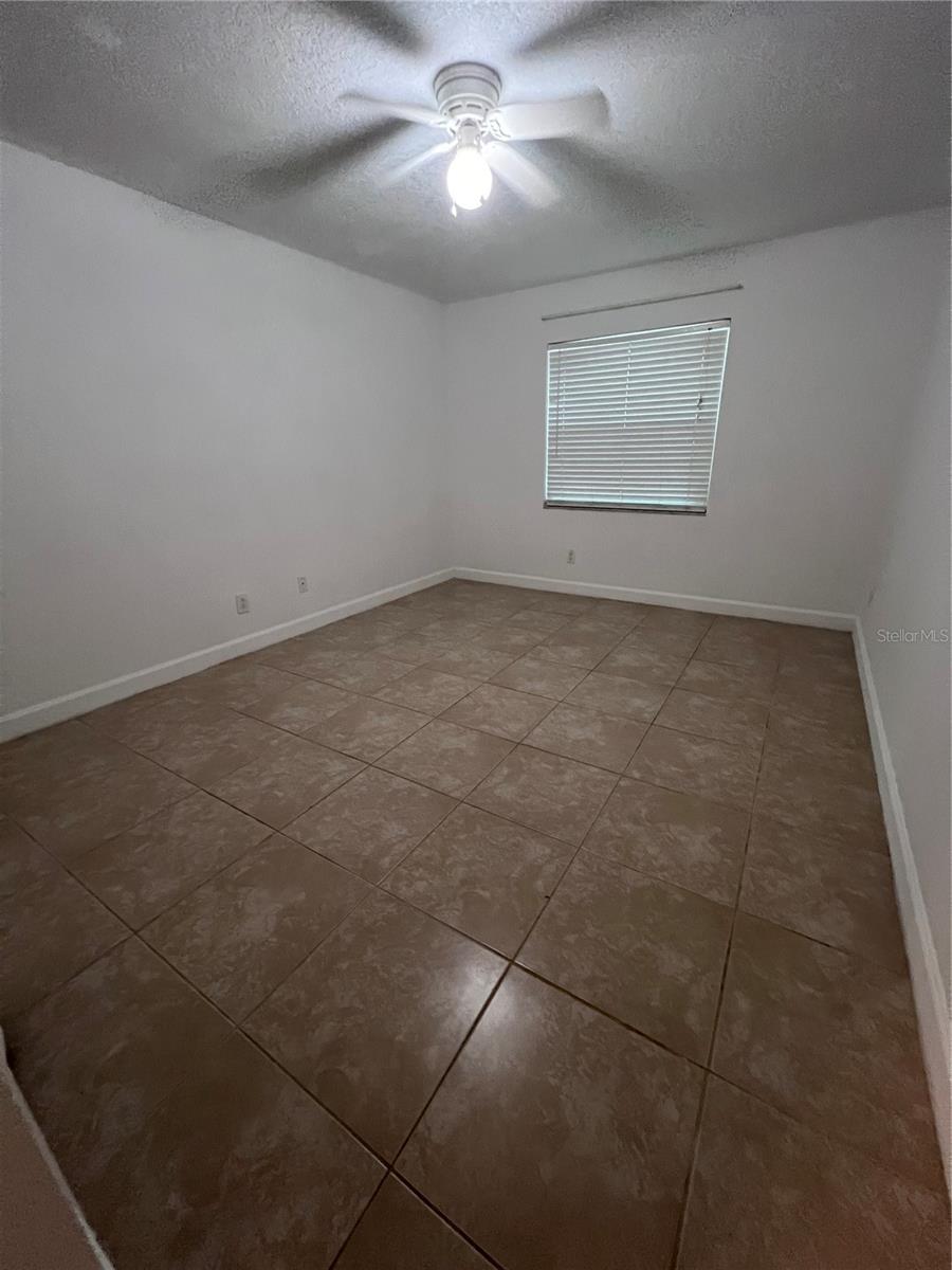 Listing photo id 10 for 226 Thorn Tree Place 226