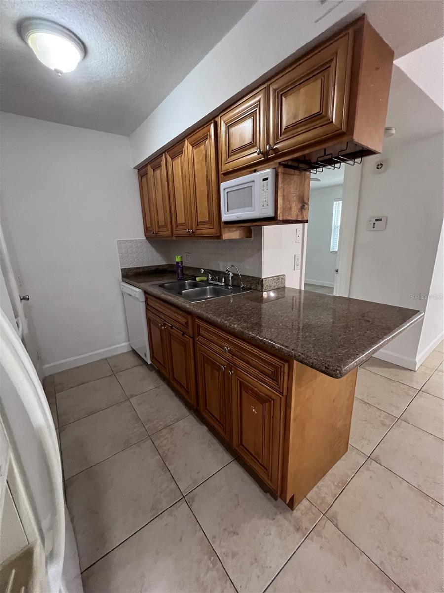 Listing photo id 0 for 226 Thorn Tree Place 226