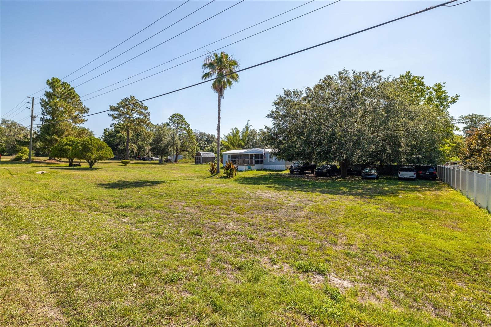 Listing photo id 12 for 7308 Boyette Road