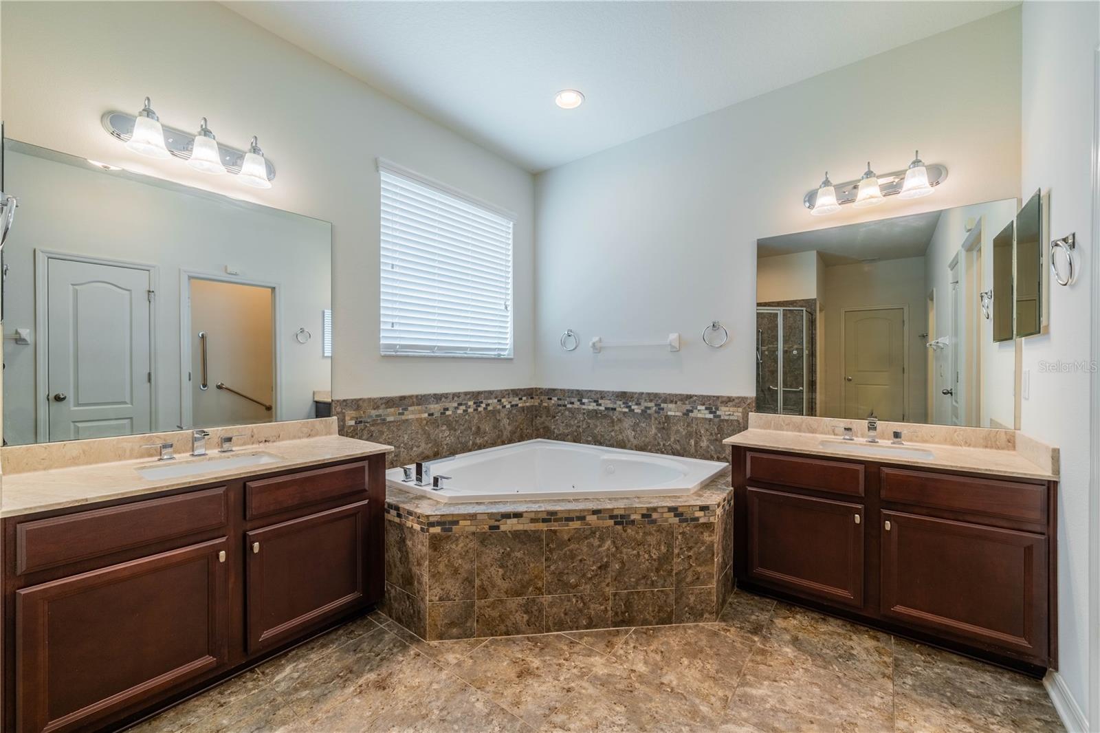 Listing photo id 20 for 11527 Sand Stone Rock Dr