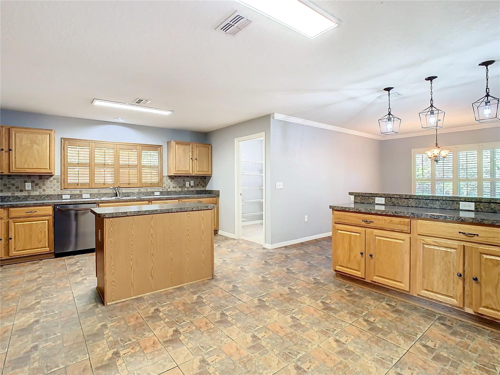 Listing photo id 28 for 2535 Waterfall Drive