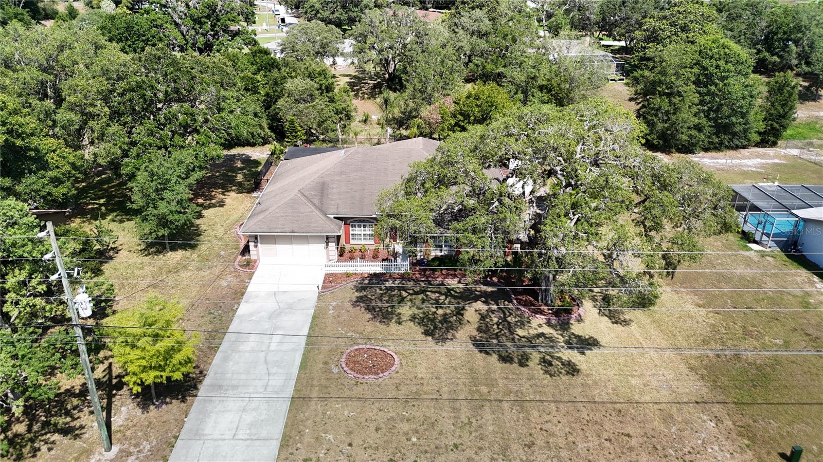 Listing photo id 2 for 2535 Waterfall Drive