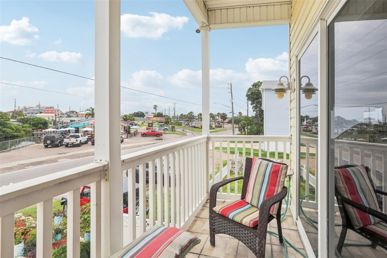 Listing photo id 33 for 6441 Clark Street