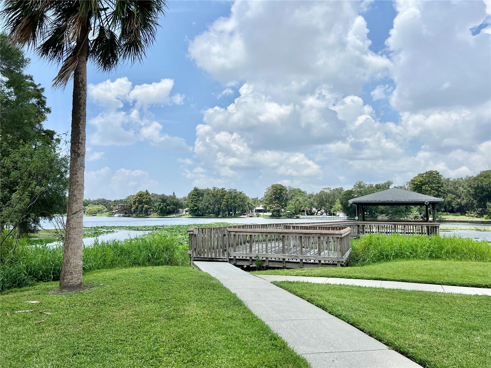 Listing photo id 24 for 7112 Waterside Drive 34