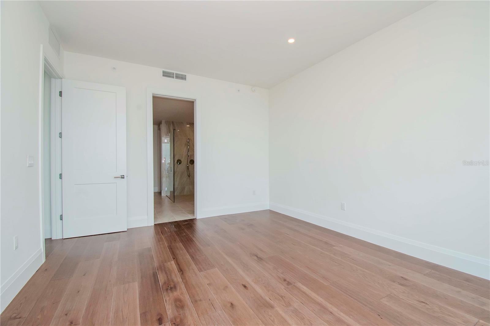 Listing photo id 24 for 2910 Barcelona Street 1204