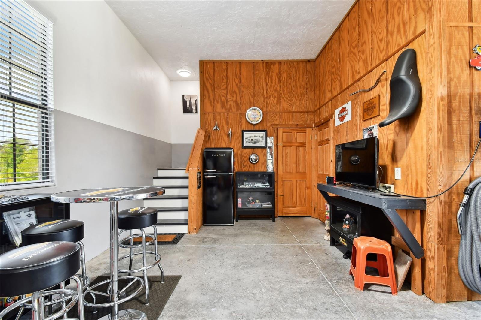 Listing photo id 52 for 8320 241st Street E