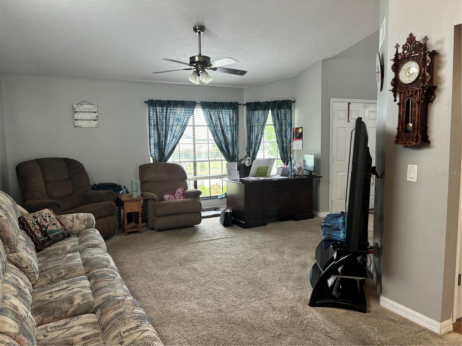 Listing photo id 13 for 1615 Southwind Drive