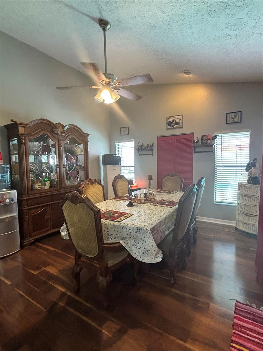 Listing photo id 18 for 1615 Southwind Drive