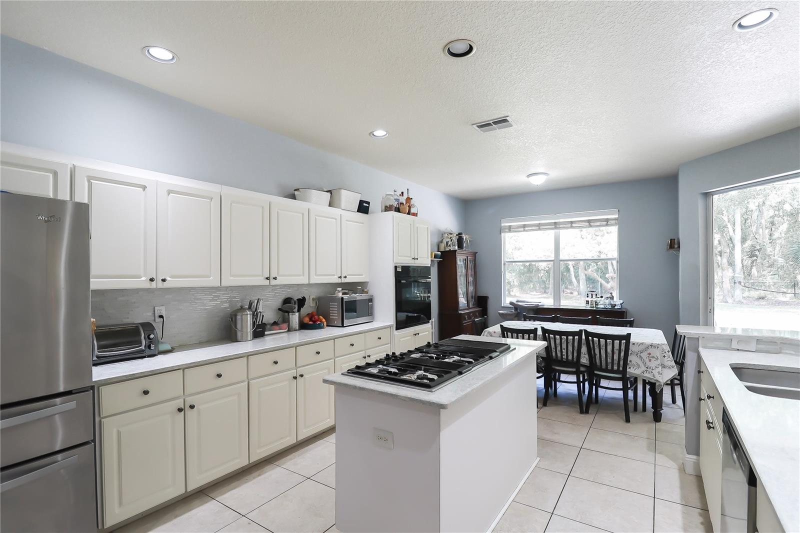 Listing photo id 6 for 12522 Riverglen Drive