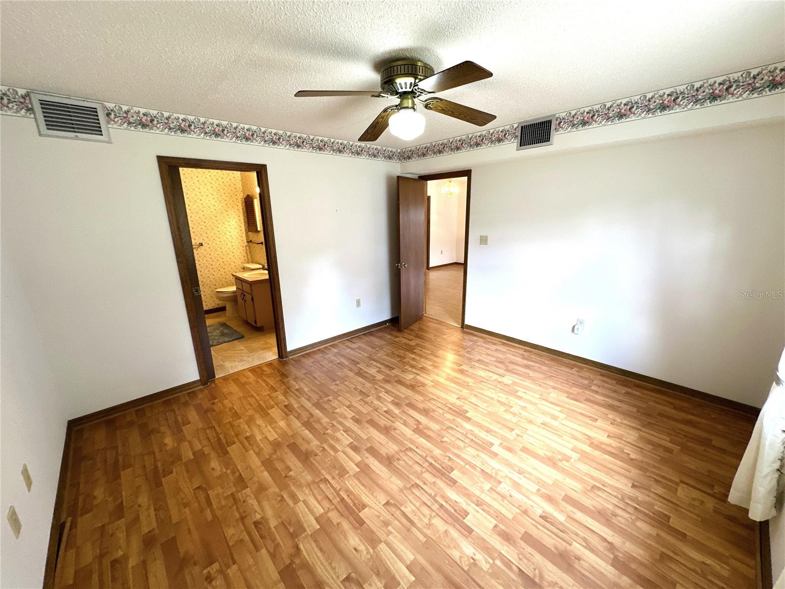 Listing photo id 25 for 1502 Mimosa Drive