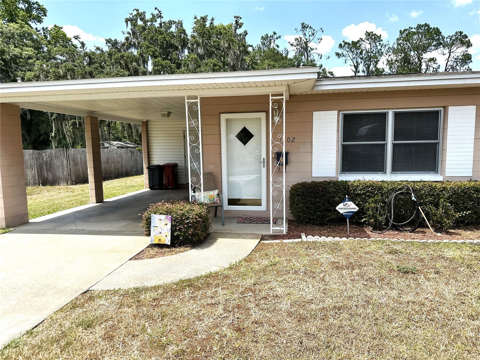 Listing photo id 1 for 1502 Mimosa Drive