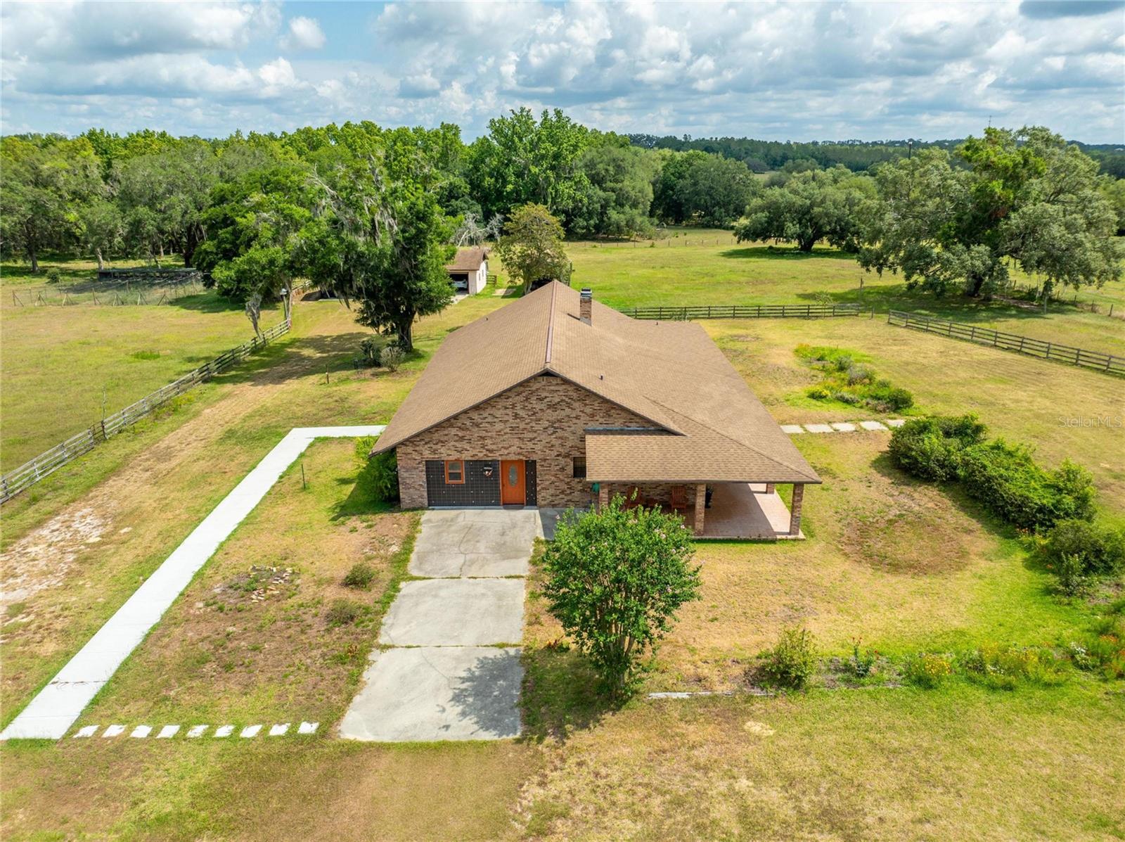 Listing photo id 1 for 9229 Fort King Road