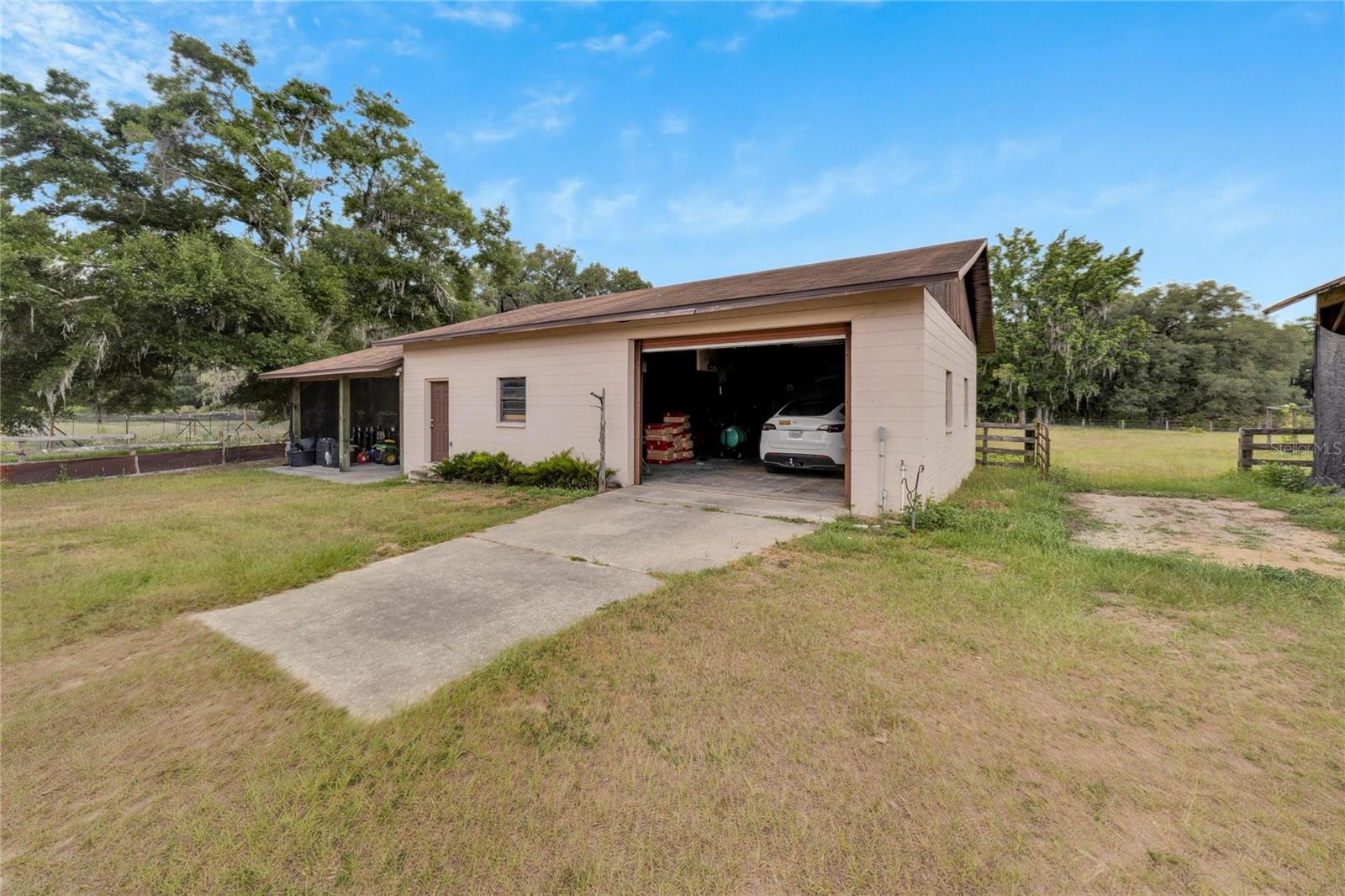 Listing photo id 89 for 9229 Fort King Road