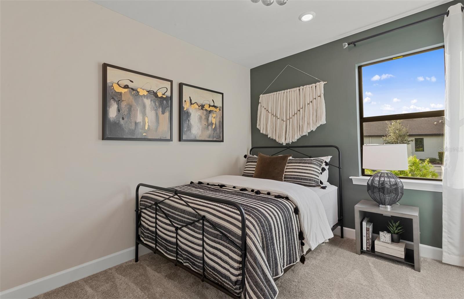 Listing photo id 4 for 4673 Blue Star Court