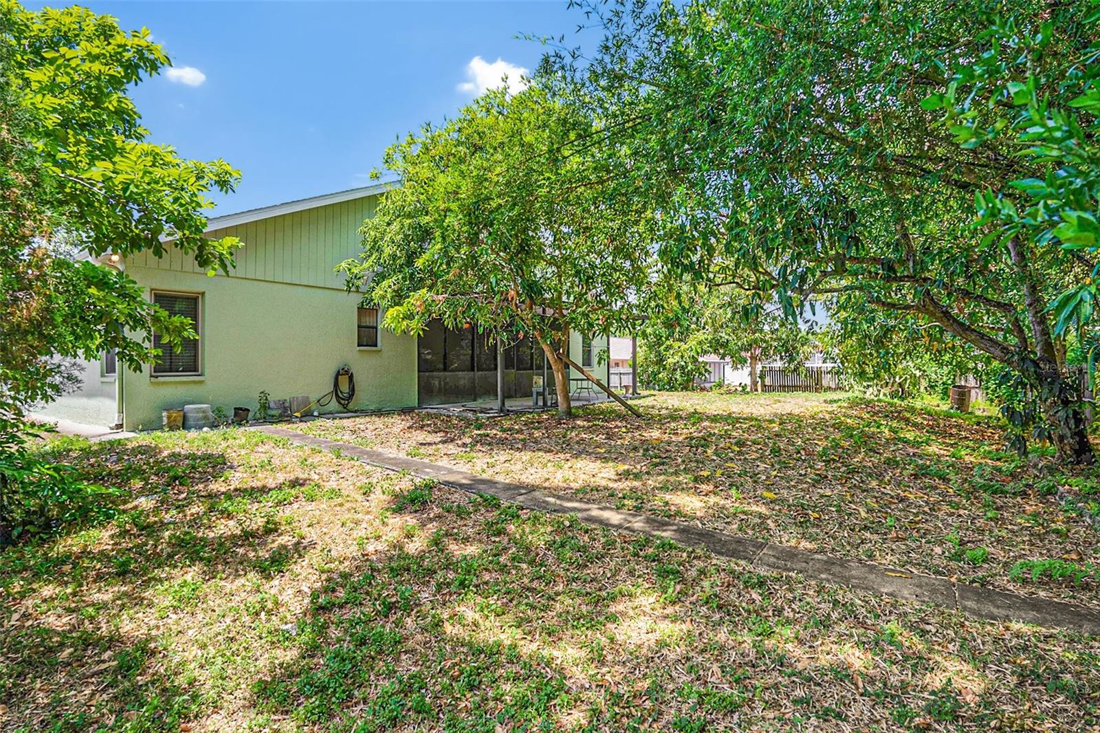 Listing photo id 8 for 3545 Lake Drive