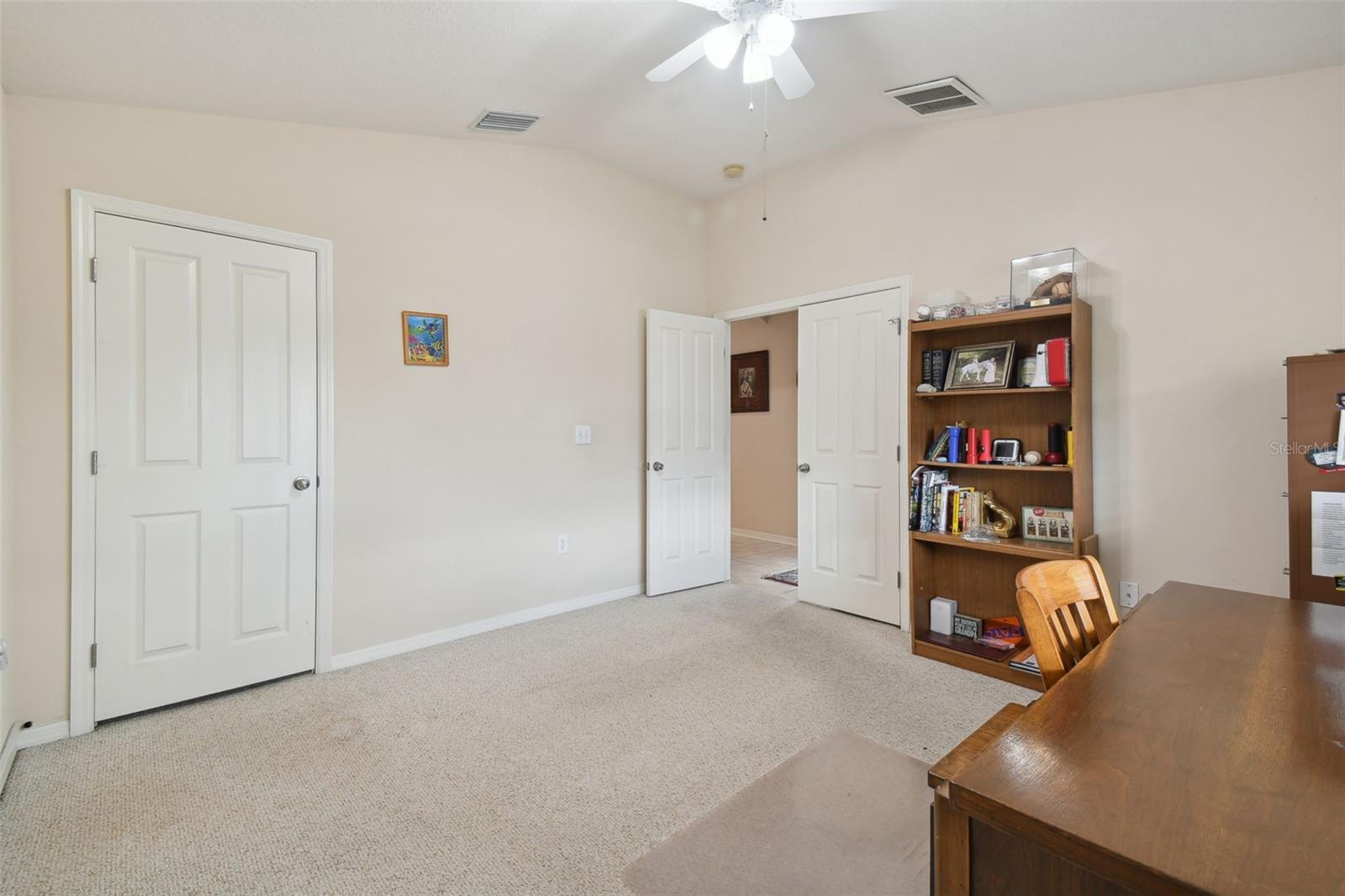 Listing photo id 12 for 6907 Runner Oak Drive