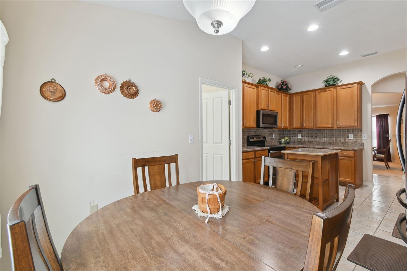 Listing photo id 26 for 6907 Runner Oak Drive