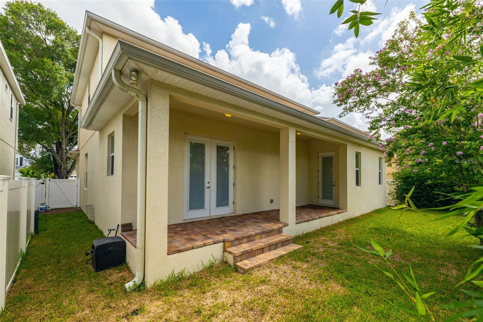 Listing photo id 34 for 2712 Gray Street