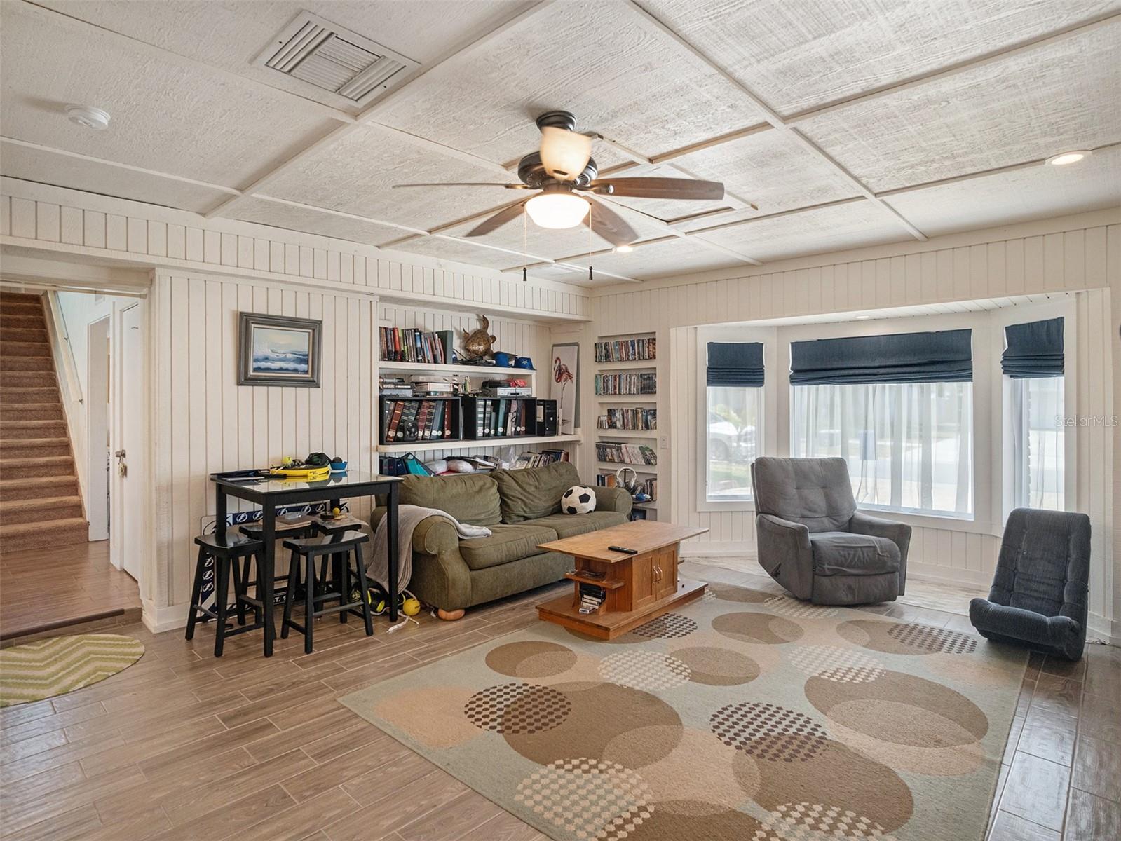 Listing photo id 12 for 8461 Flagstone Drive