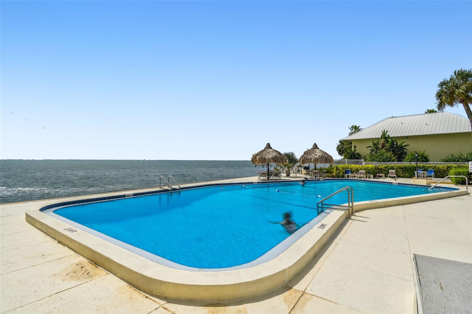 Listing photo id 20 for 7200 Sunshine Skyway Lane S 12h