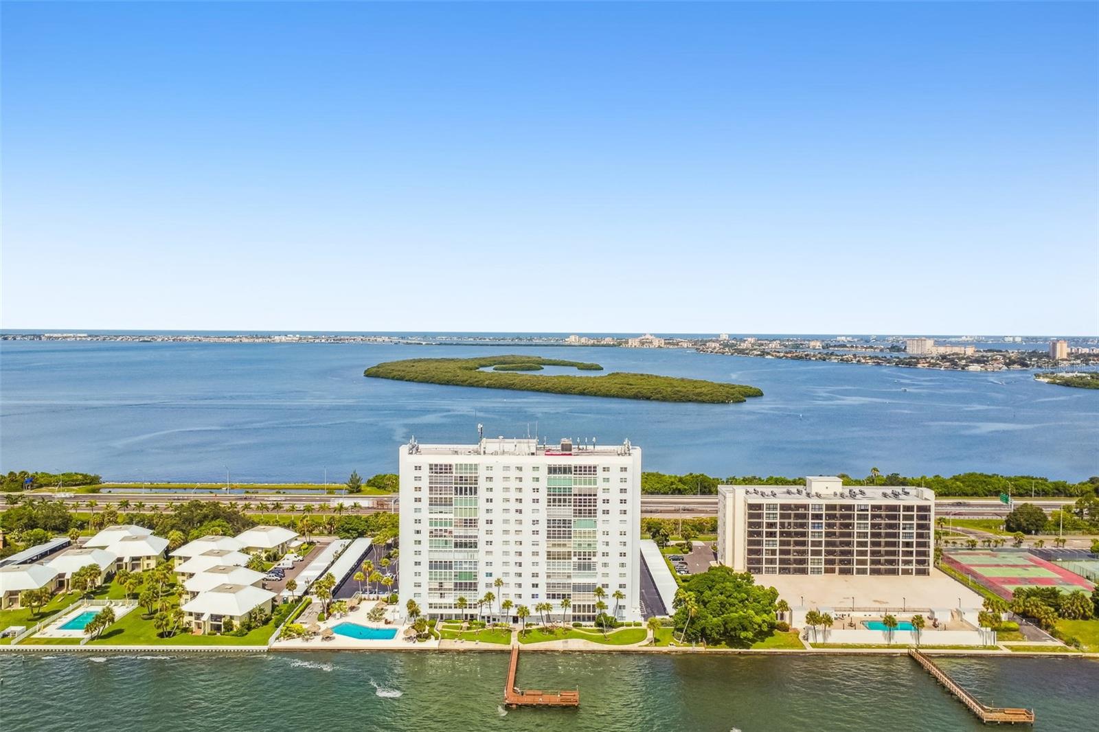 Listing photo id 24 for 7200 Sunshine Skyway Lane S 12h