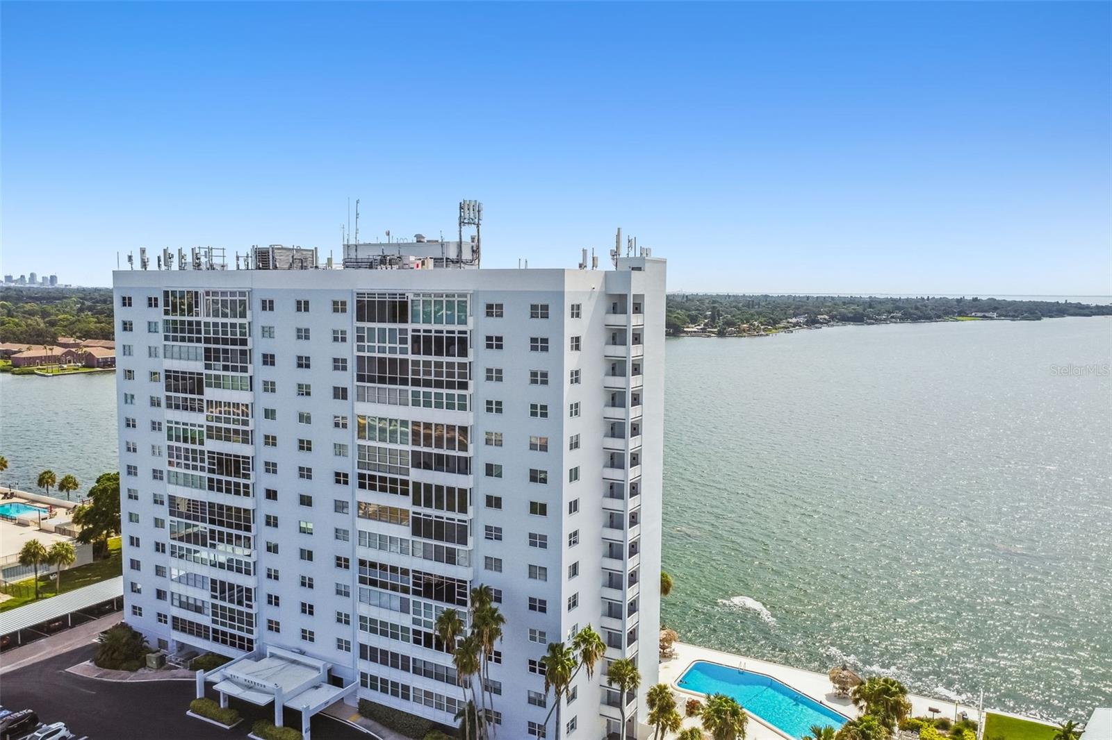 Listing photo id 25 for 7200 Sunshine Skyway Lane S 12h