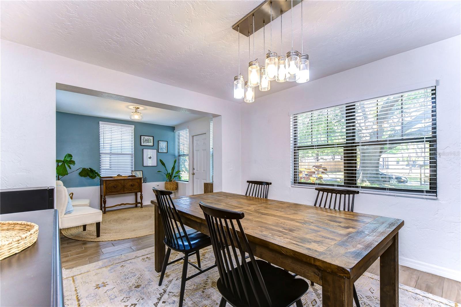 Listing photo id 11 for 4014 Lawn Avenue