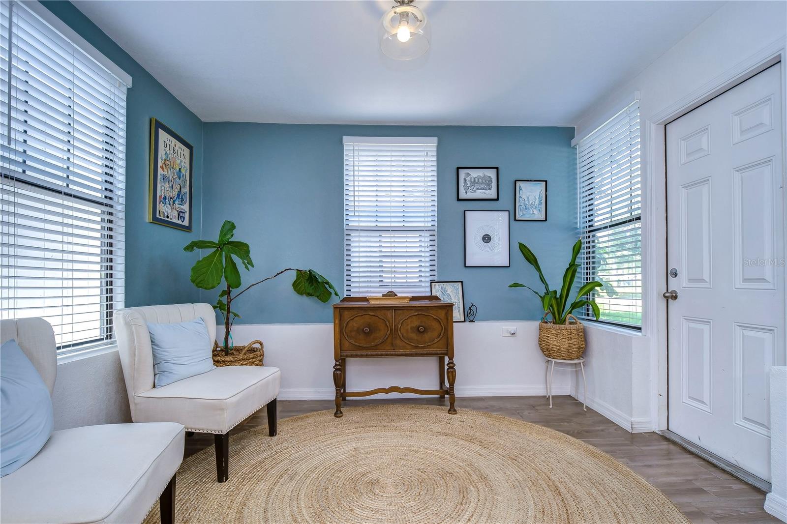 Listing photo id 7 for 4014 Lawn Avenue