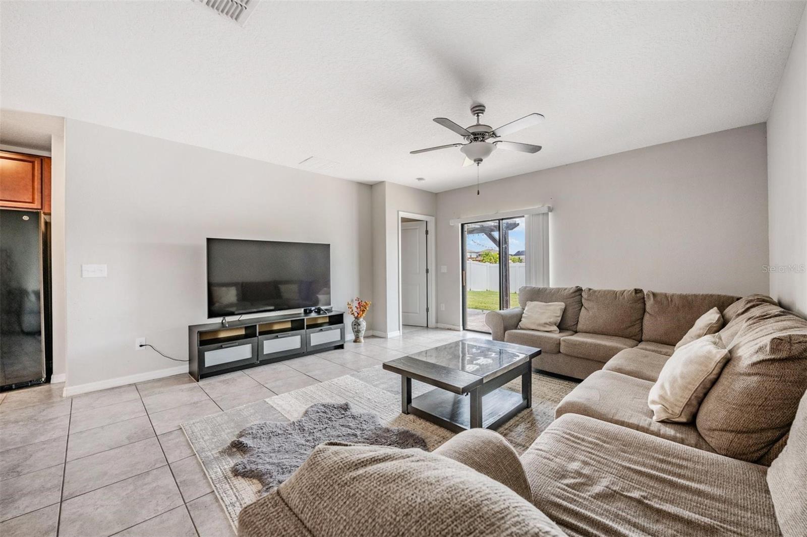 Listing photo id 9 for 7610 Blue Iris Lane