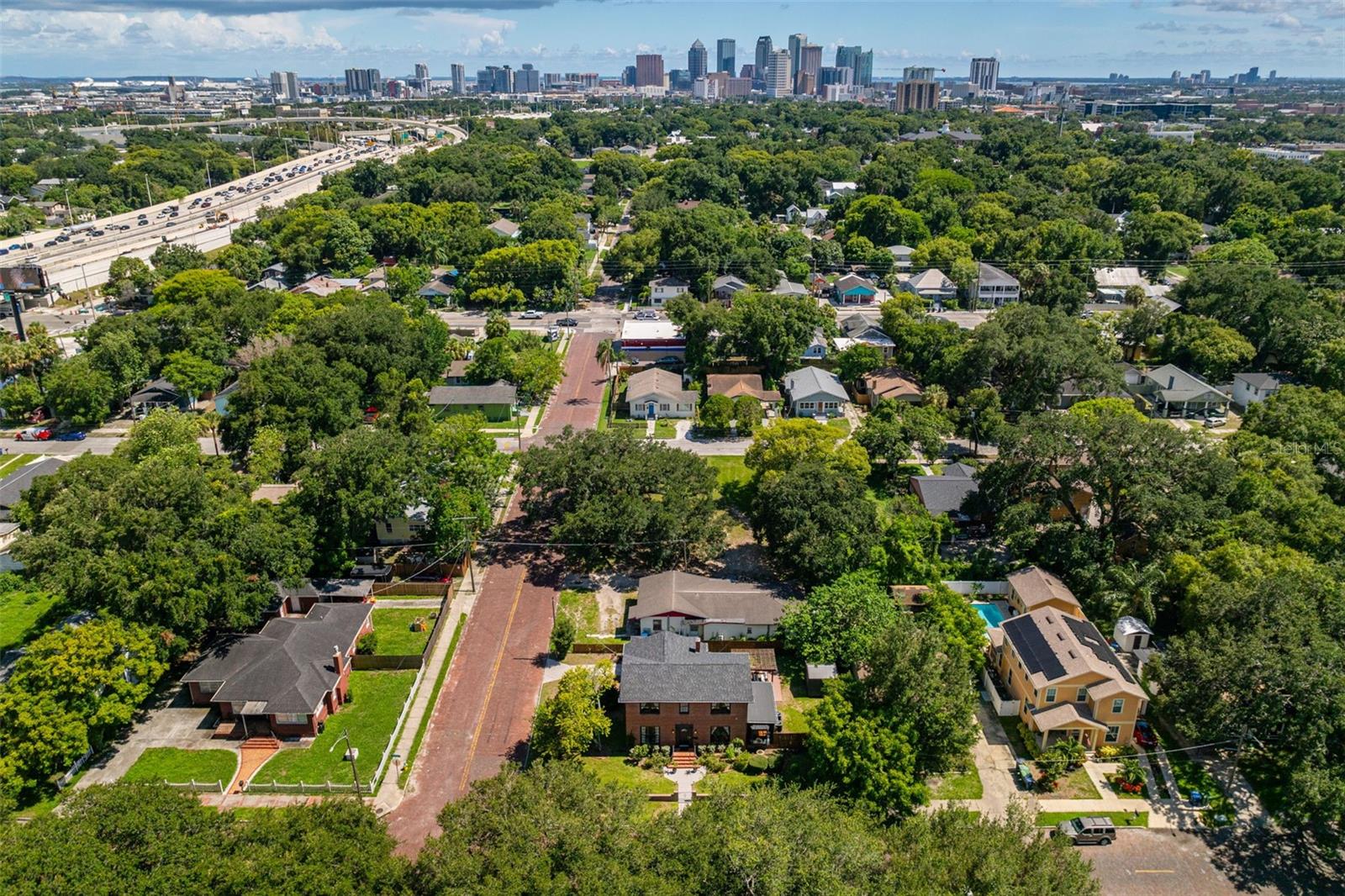 Listing photo id 59 for 419 Adalee Street