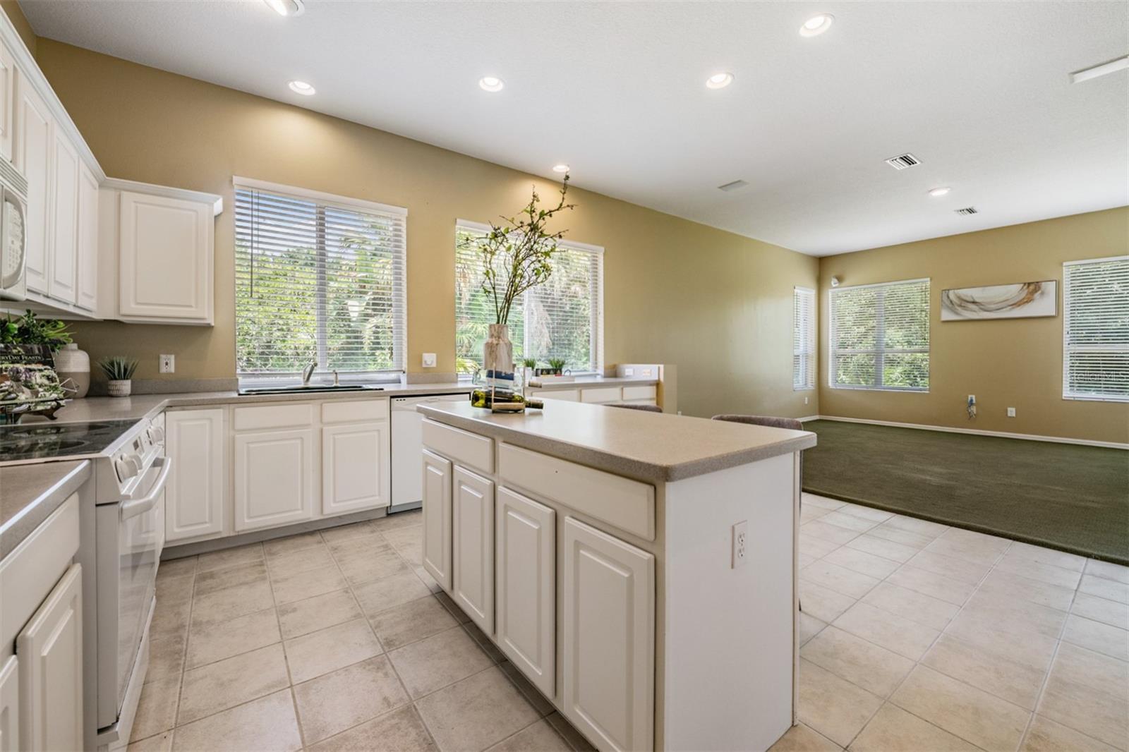 Listing photo id 9 for 9313 Cypress Bend Drive