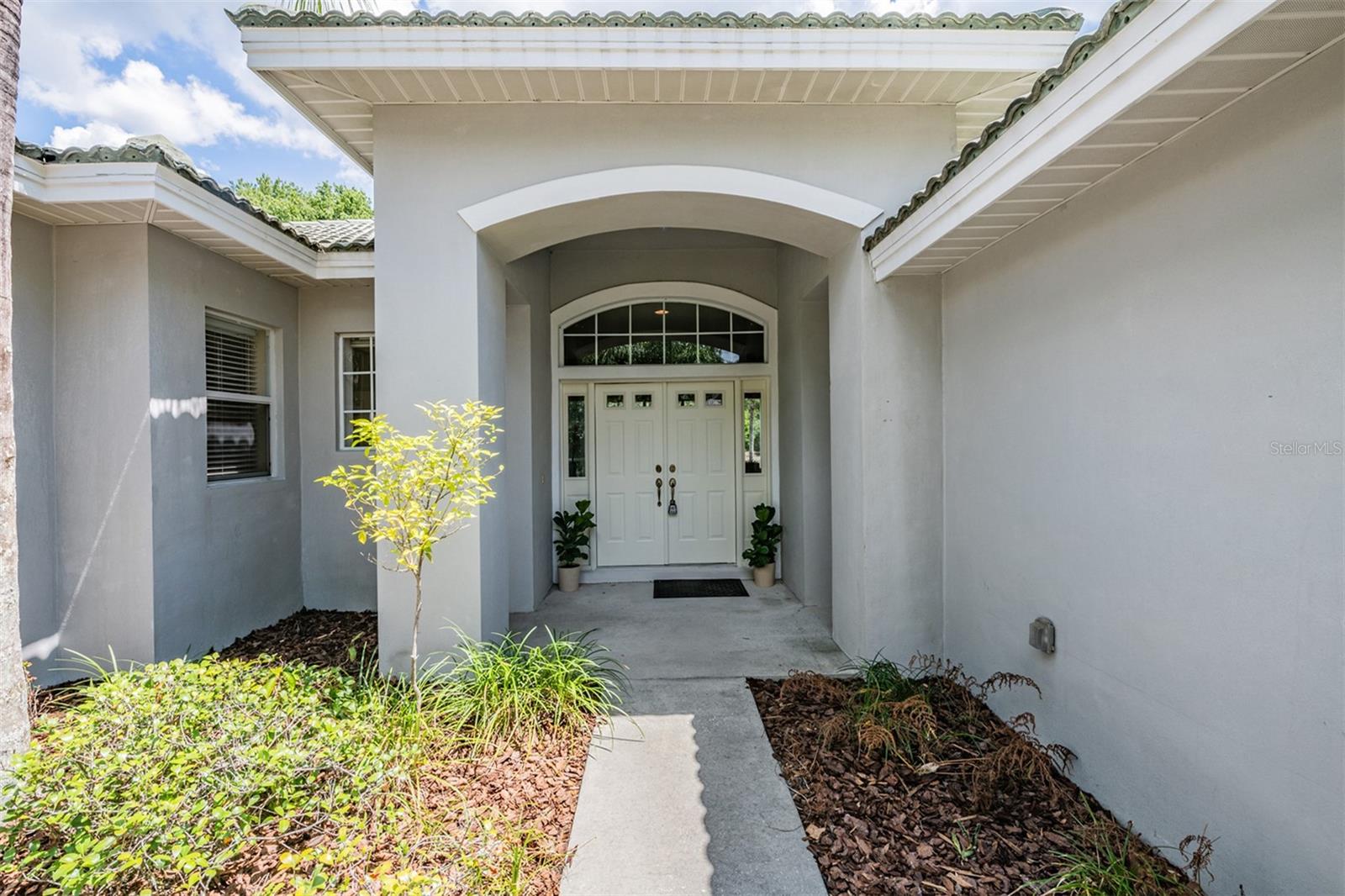 Listing photo id 1 for 9313 Cypress Bend Drive