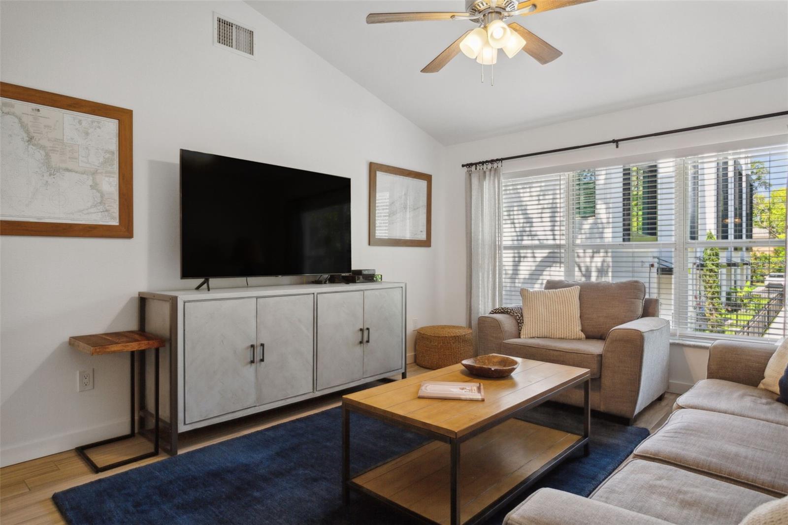 Listing photo id 2 for 4811 Bayshore Boulevard 302