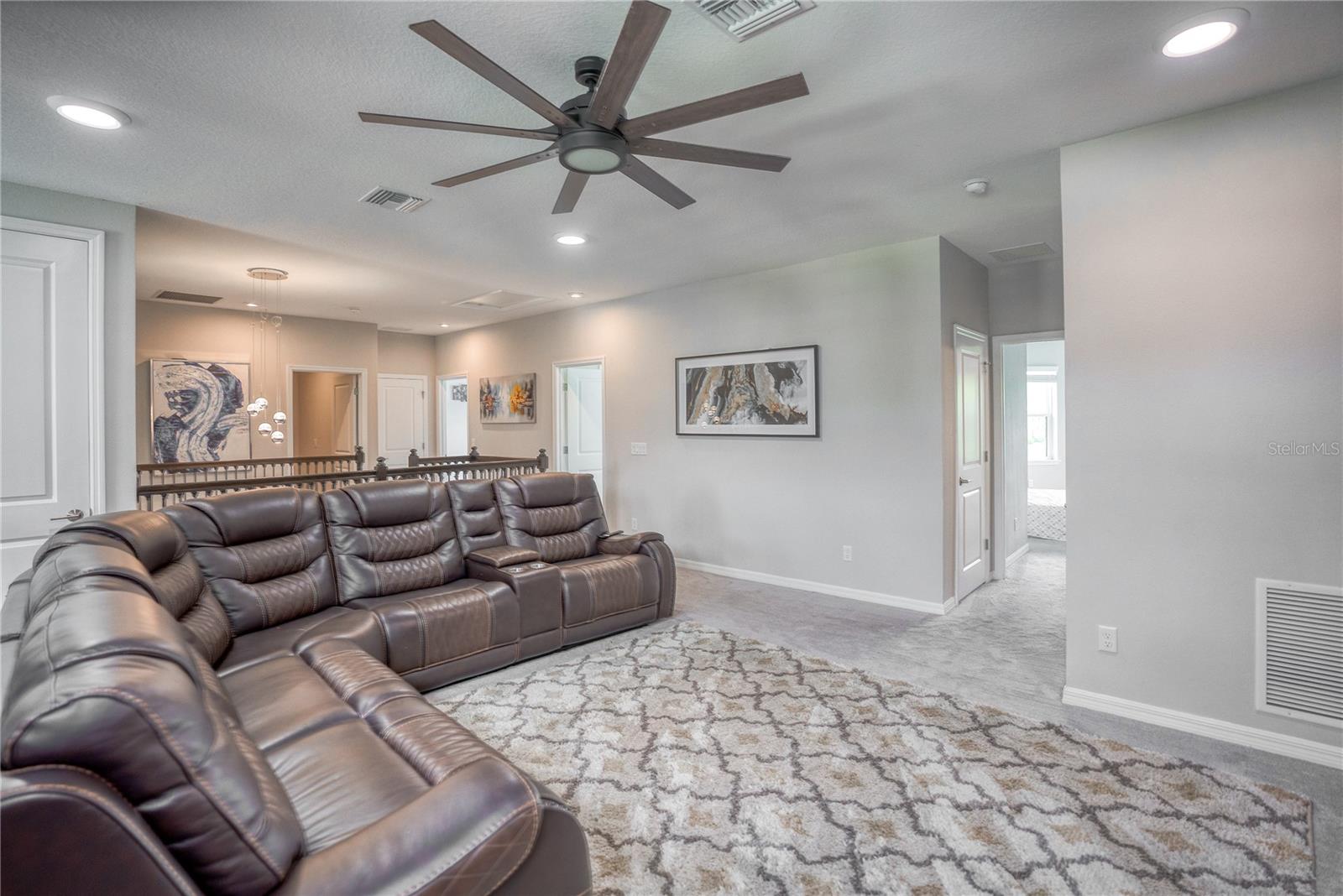 Listing photo id 18 for 6456 Grandview Hill Court