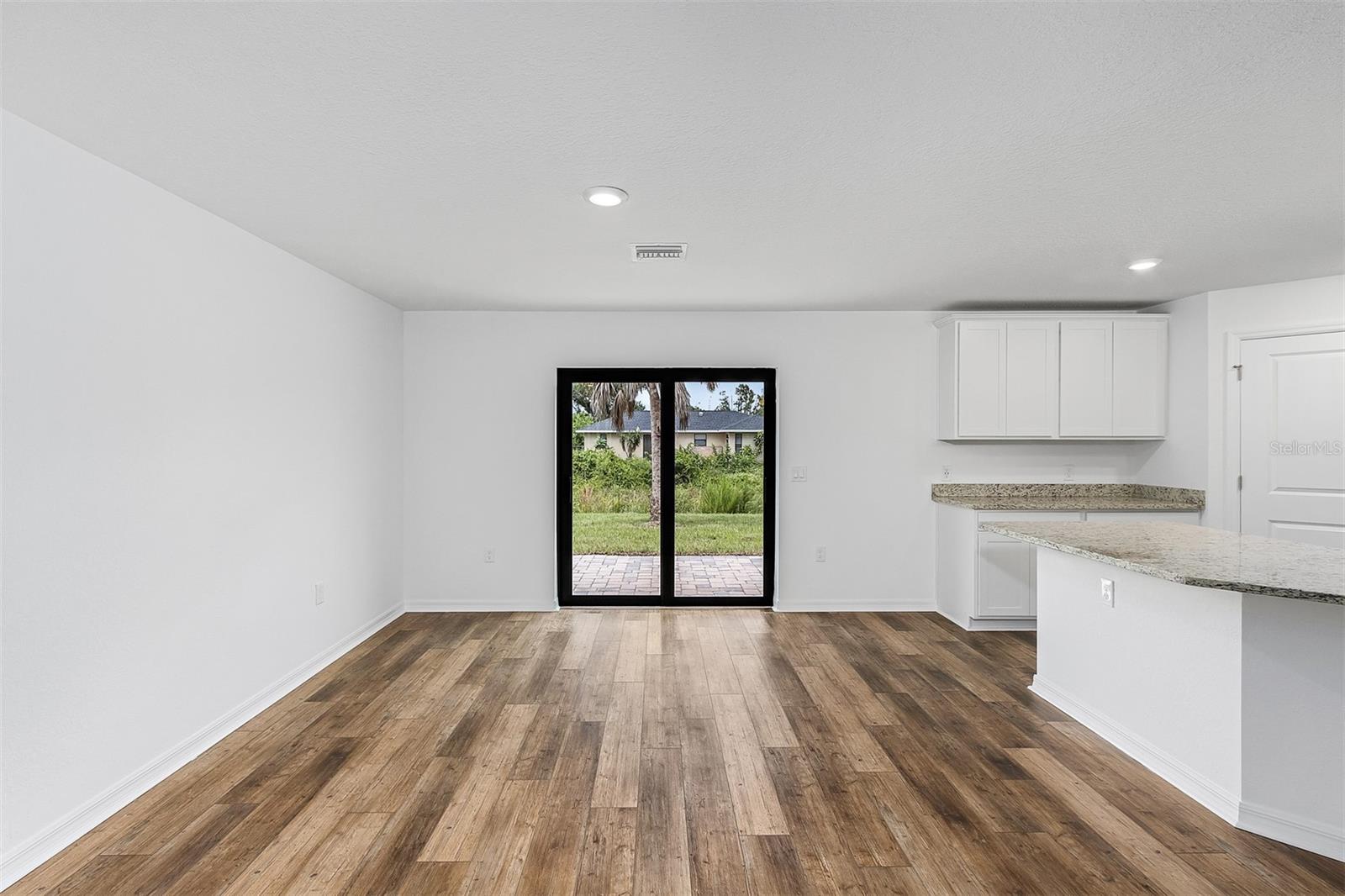 Listing photo id 5 for 3769 S Haberland Boulevard