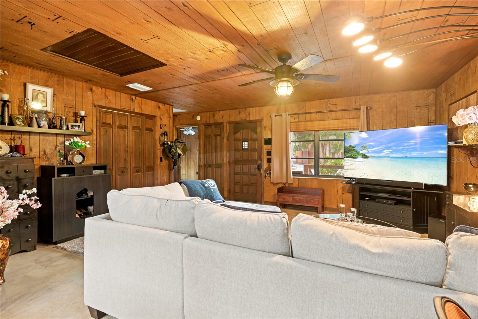 Listing photo id 12 for 17501 Brown Road