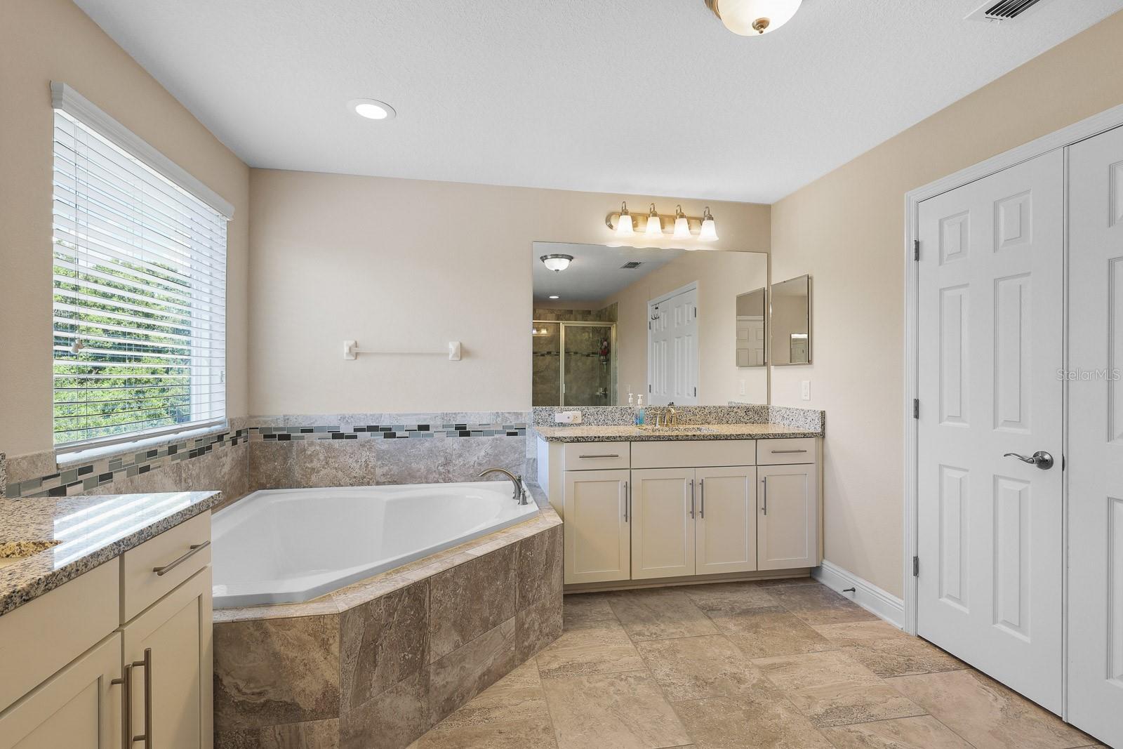 Listing photo id 24 for 13207 Sunset Shore Circle