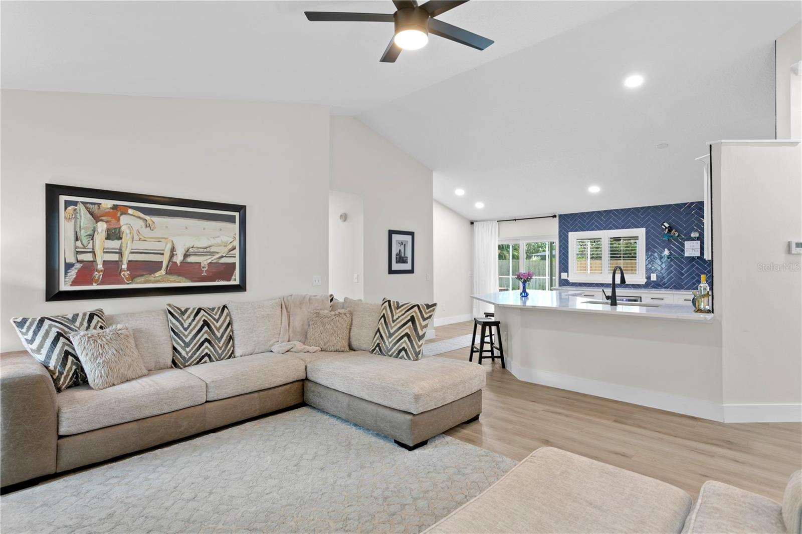 Listing photo id 12 for 15107 Laurel Cove Circle