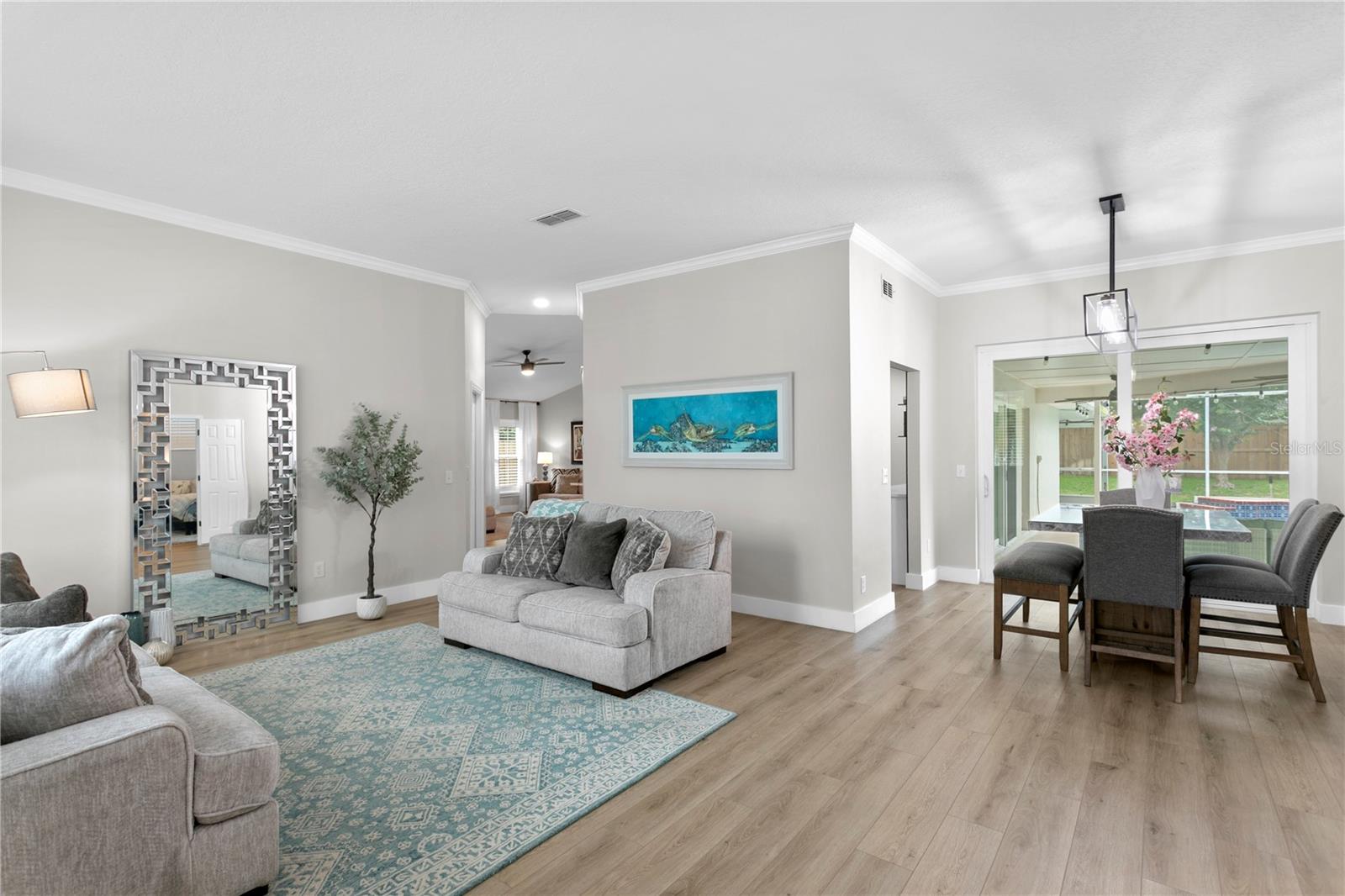 Listing photo id 2 for 15107 Laurel Cove Circle