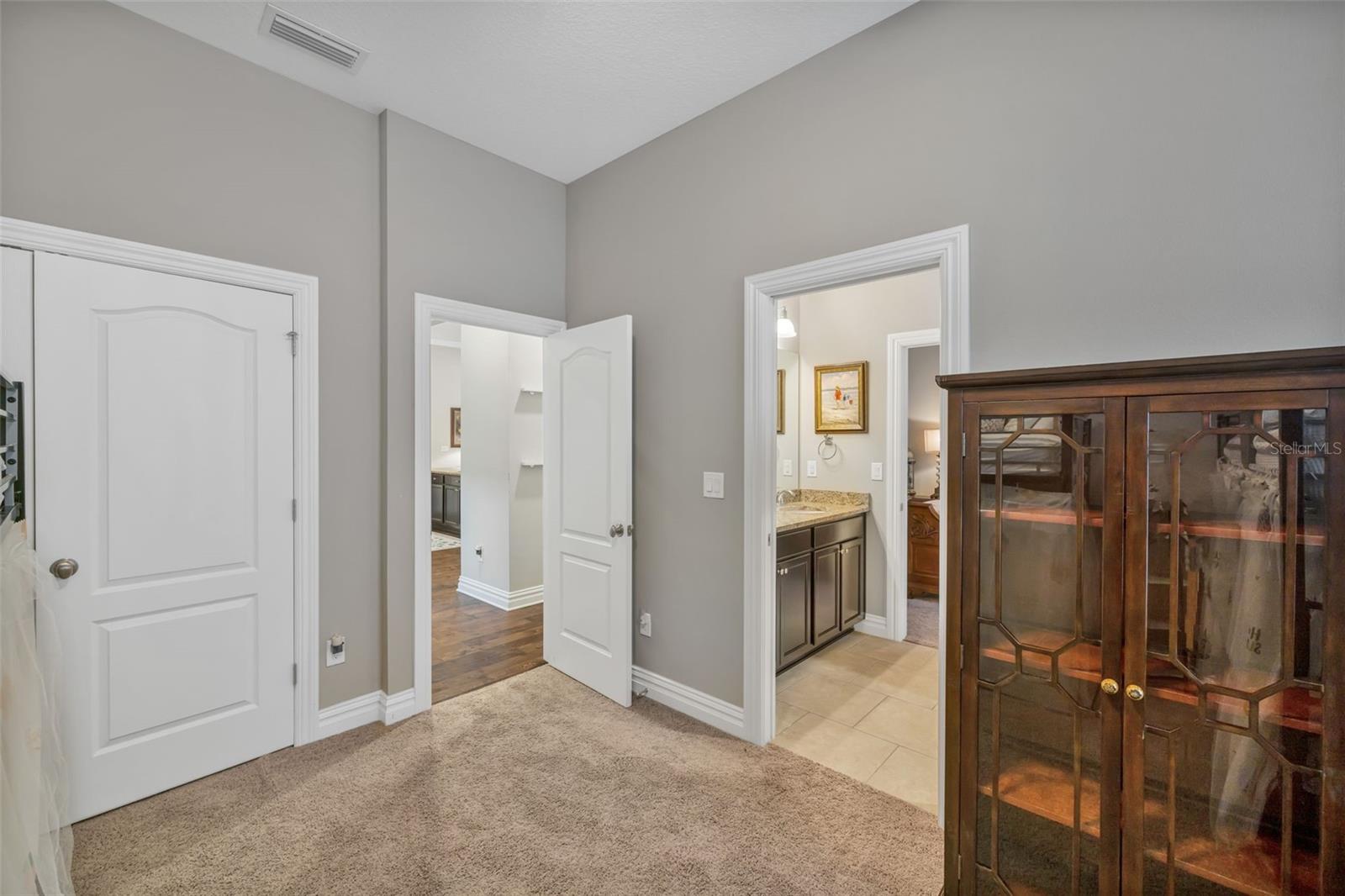 Listing photo id 29 for 6920 Crestpoint Drive